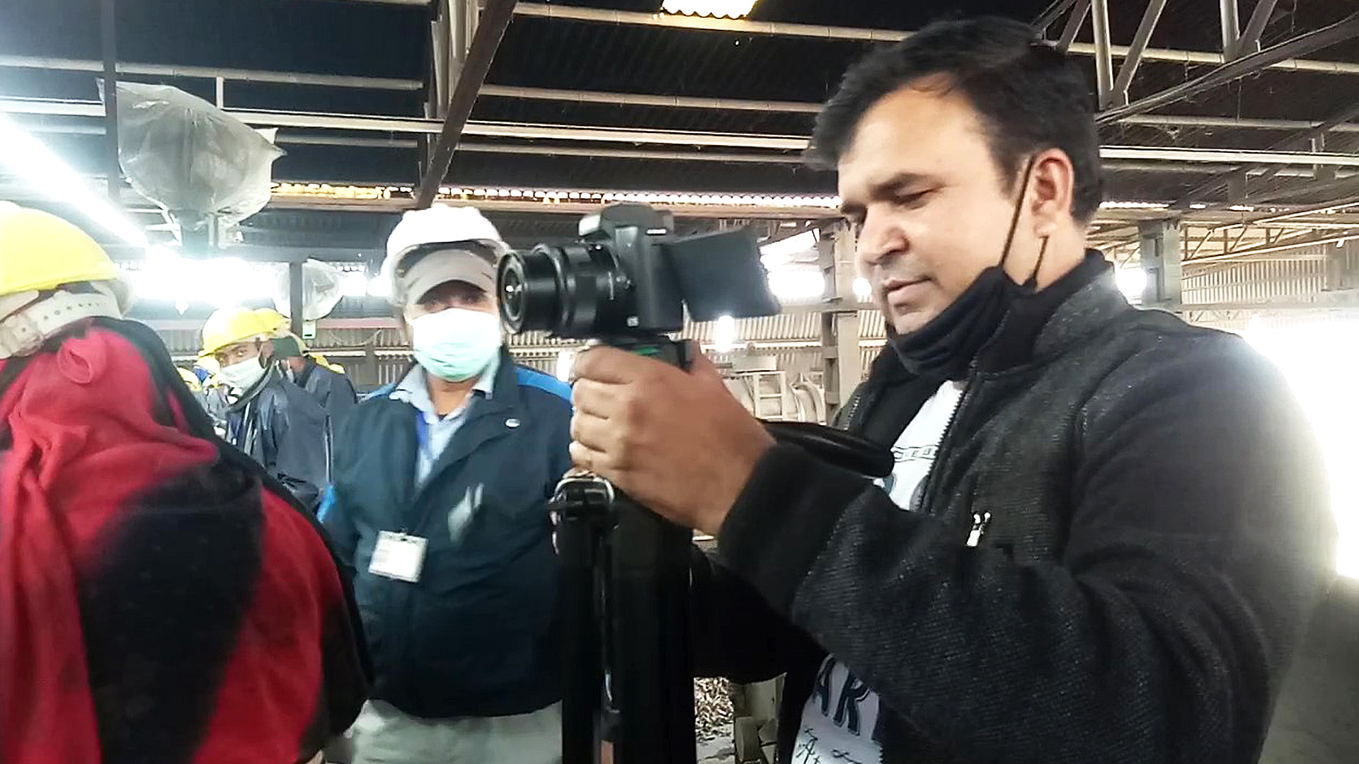 Elcon Alloys: photographer team uni square concepts