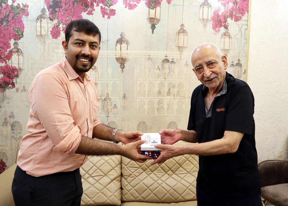 COOCAA: Given Token of Appreciation to Team Members